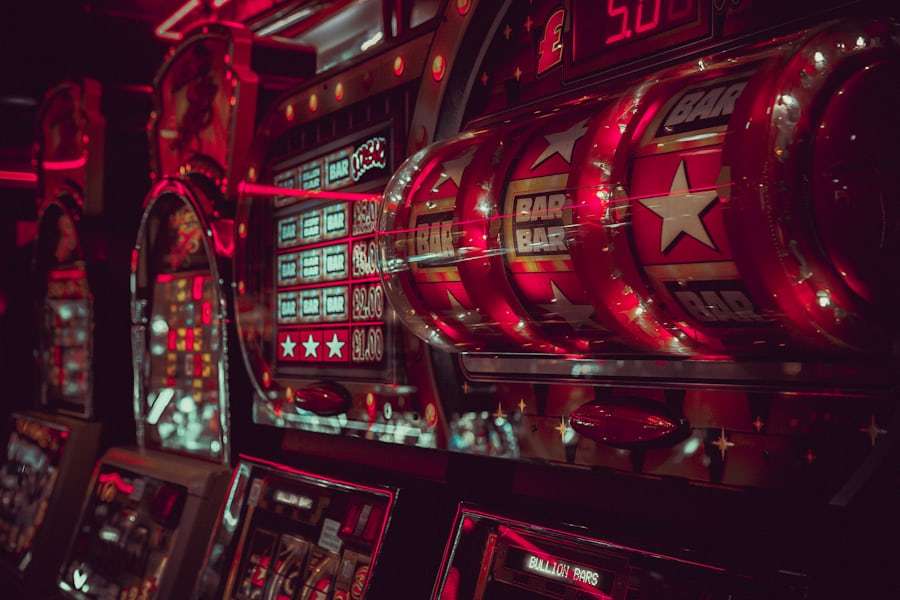 Layar permainan slot menampilkan gulungan dan simbol menyala